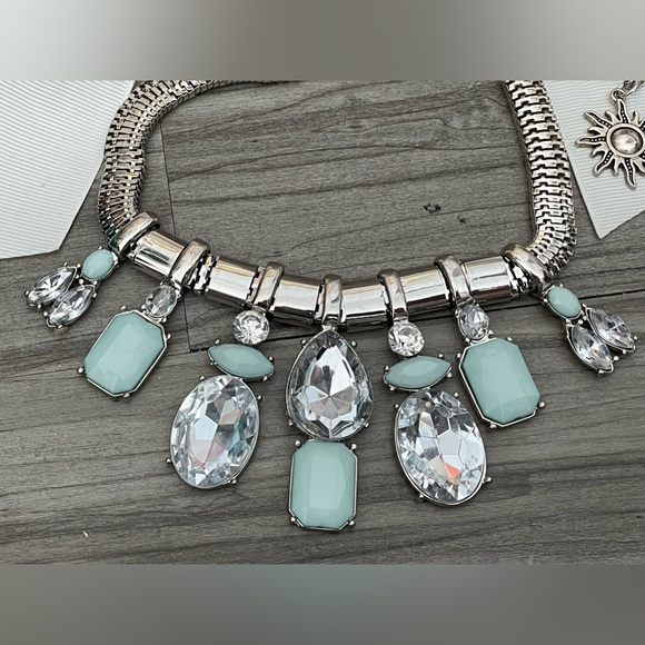 🔥SQ🔥🔥SUNDAY FUNDAY🔥 Silver and Turquoise Blue & Bling Statement Necklace✨ - Picture 3 of 9